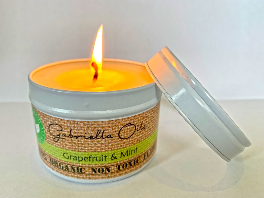 All natural coconut candle with grapefruit and mint by Gabriella Oils